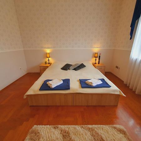 Adel Apartman Мисколк Екстериор снимка