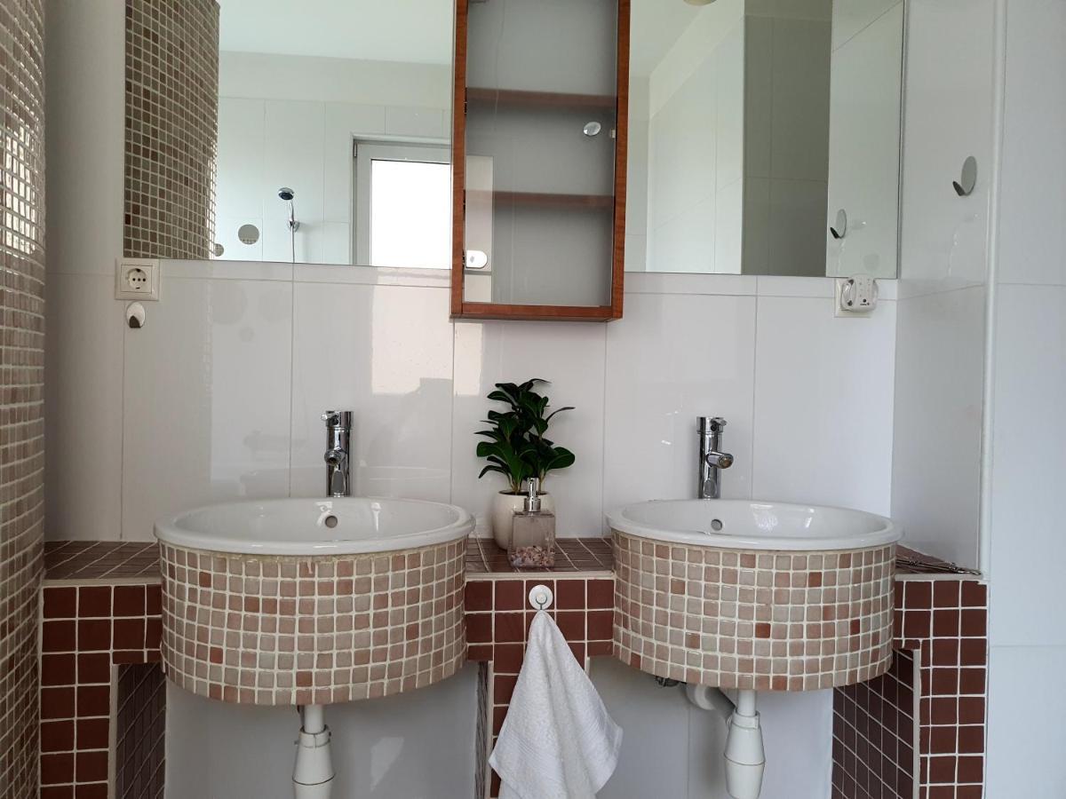 Adel Apartman Мисколк Екстериор снимка