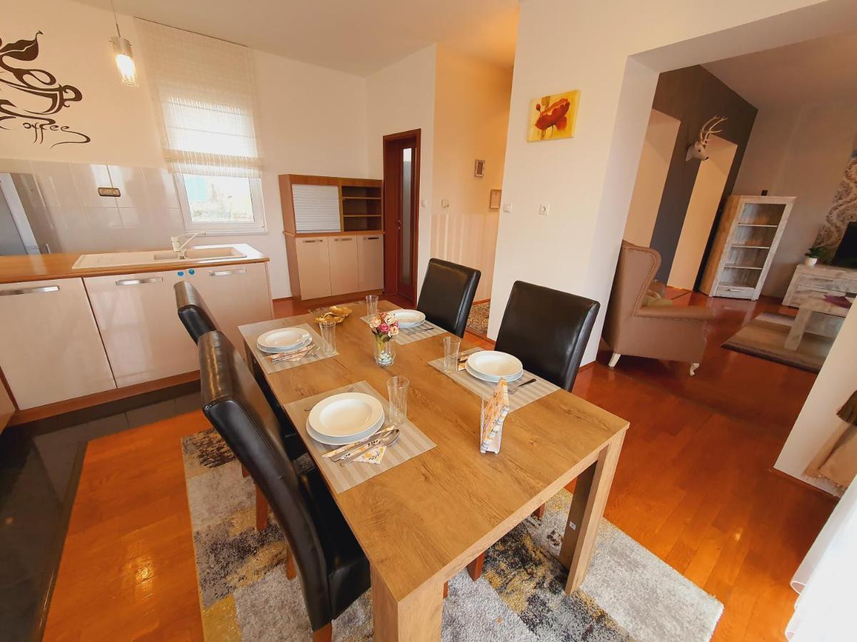 Adel Apartman Мисколк Екстериор снимка