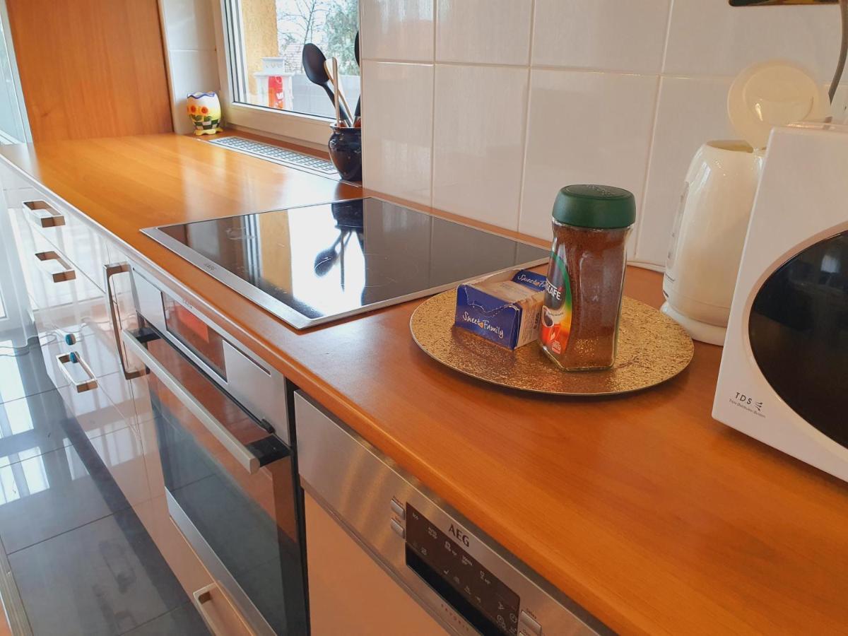 Adel Apartman Мисколк Екстериор снимка