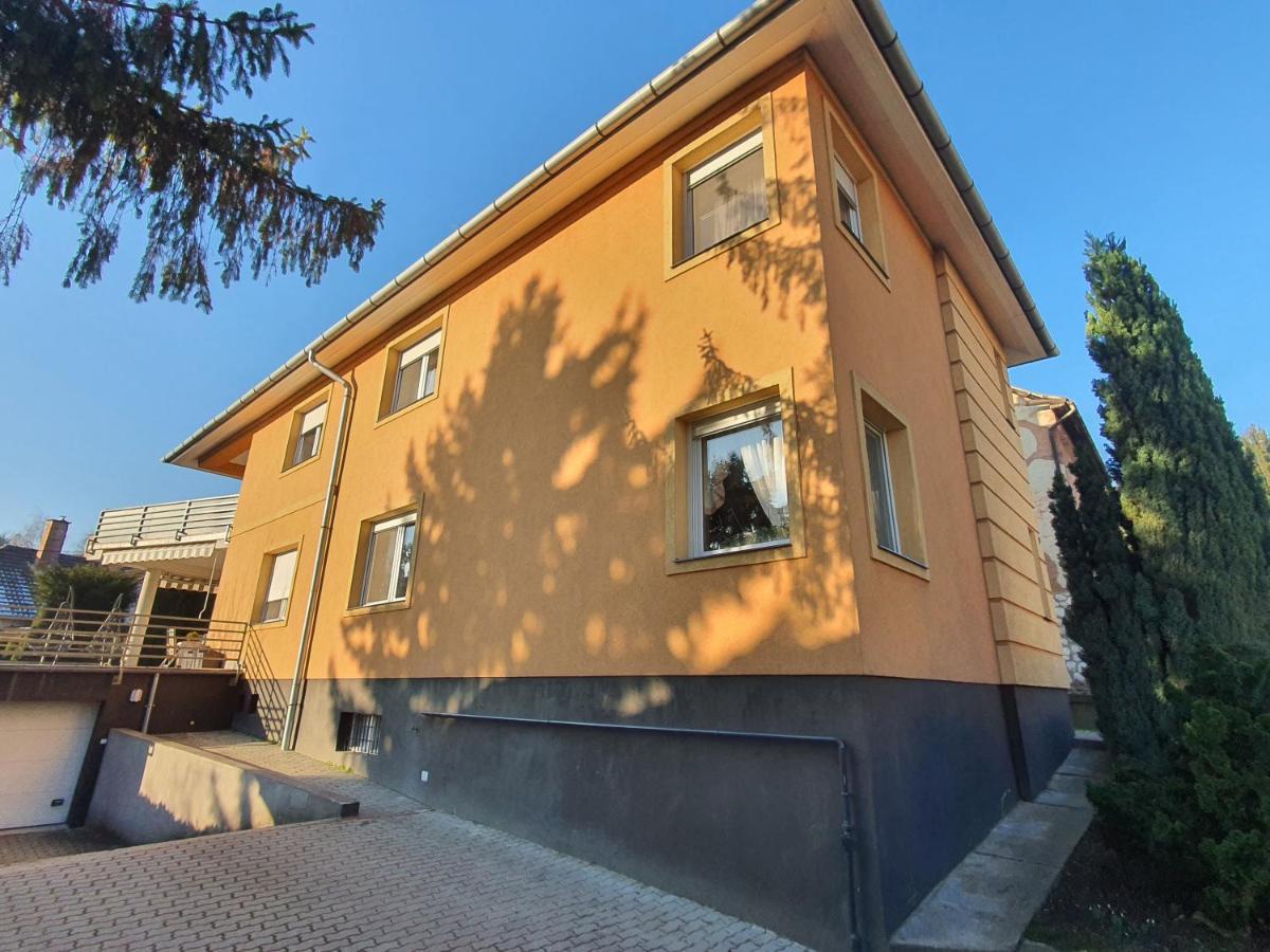Adel Apartman Мисколк Екстериор снимка